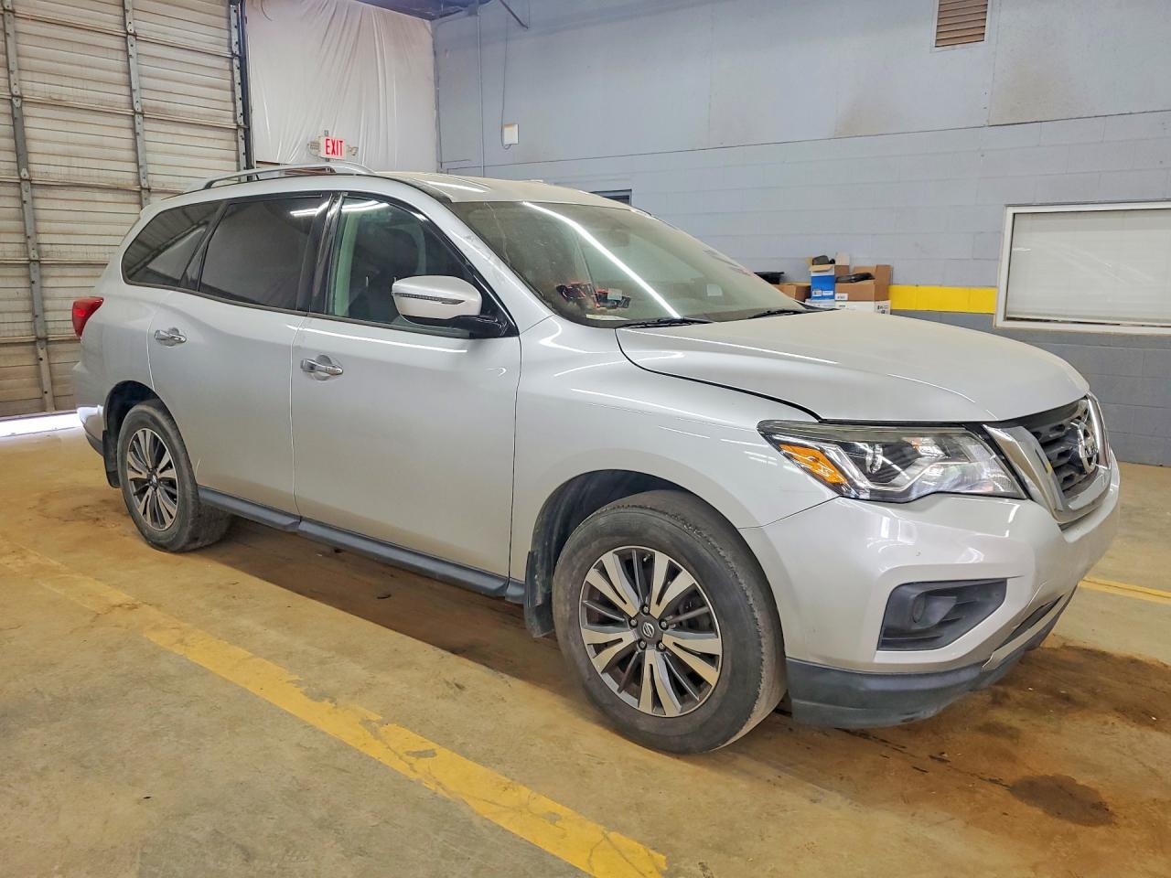 Nissan Pathfinder S