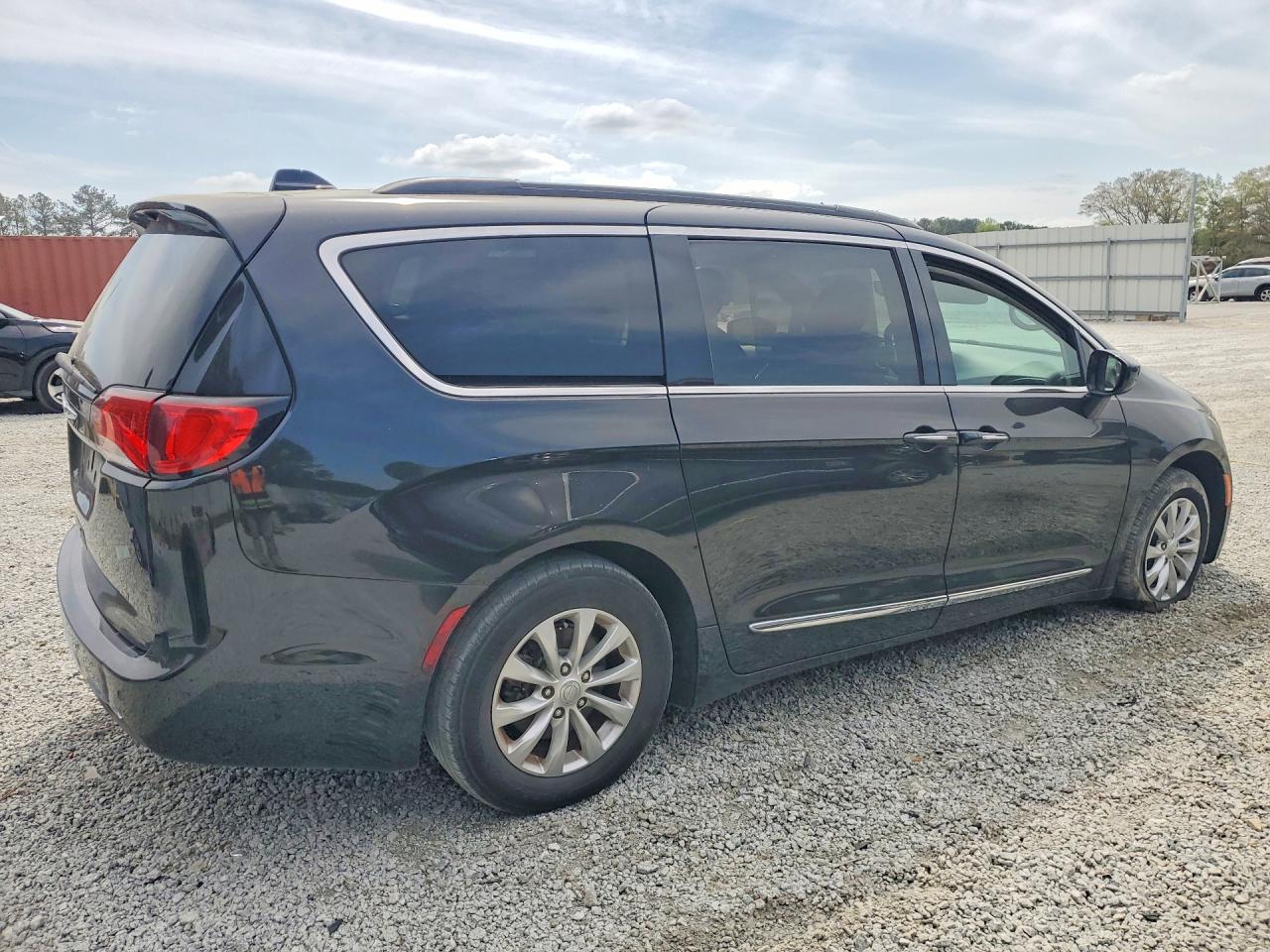 Chrysler Pacifica Touring L