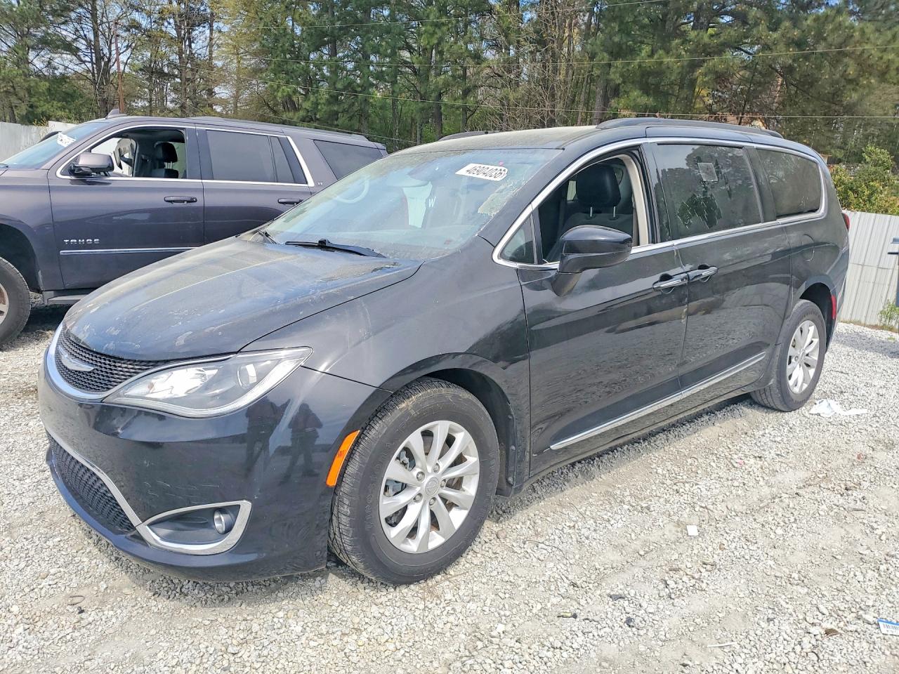 Salvage Chrysler Pacifica Image