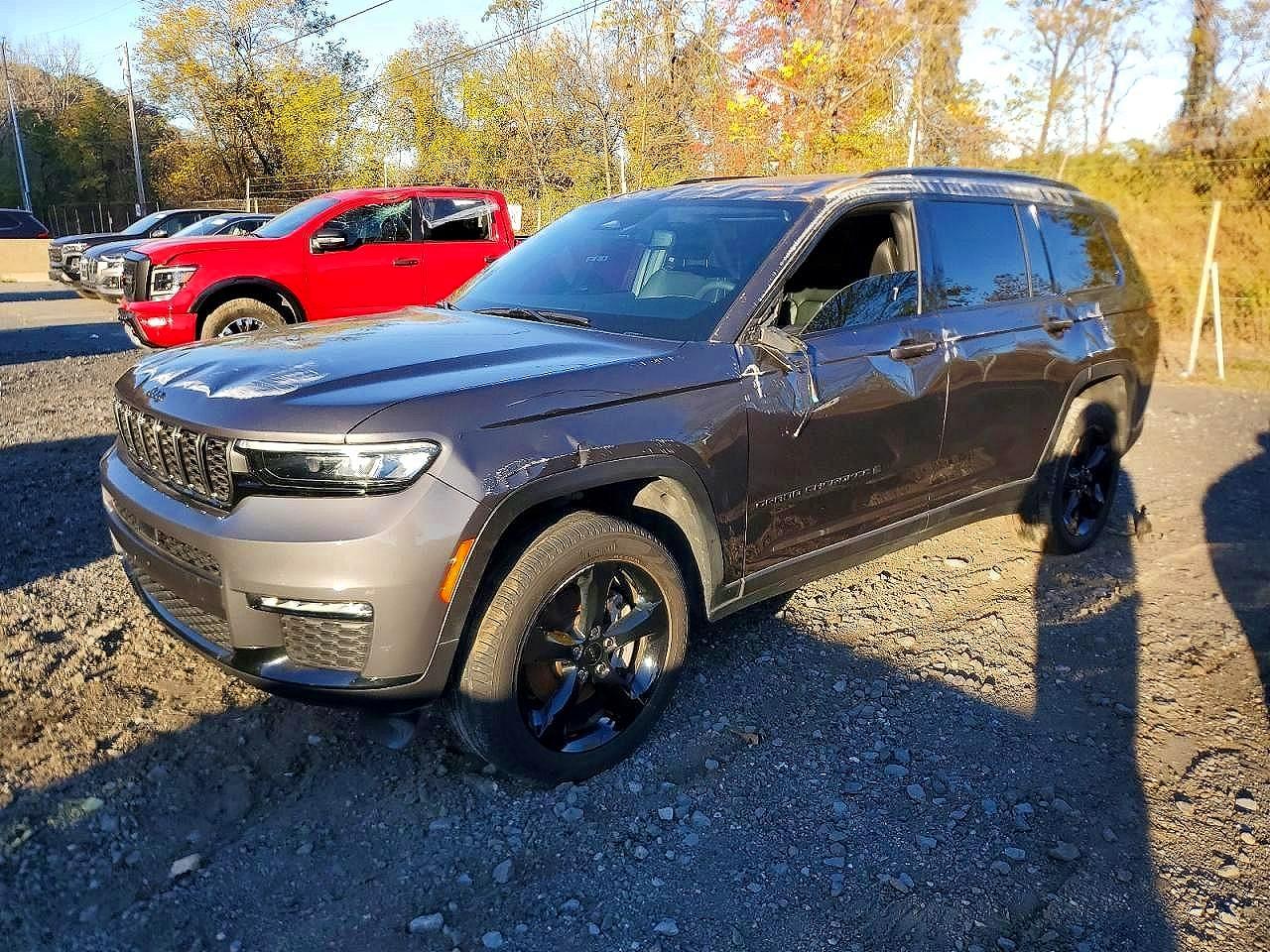 Salvage Jeep Cherokee Image