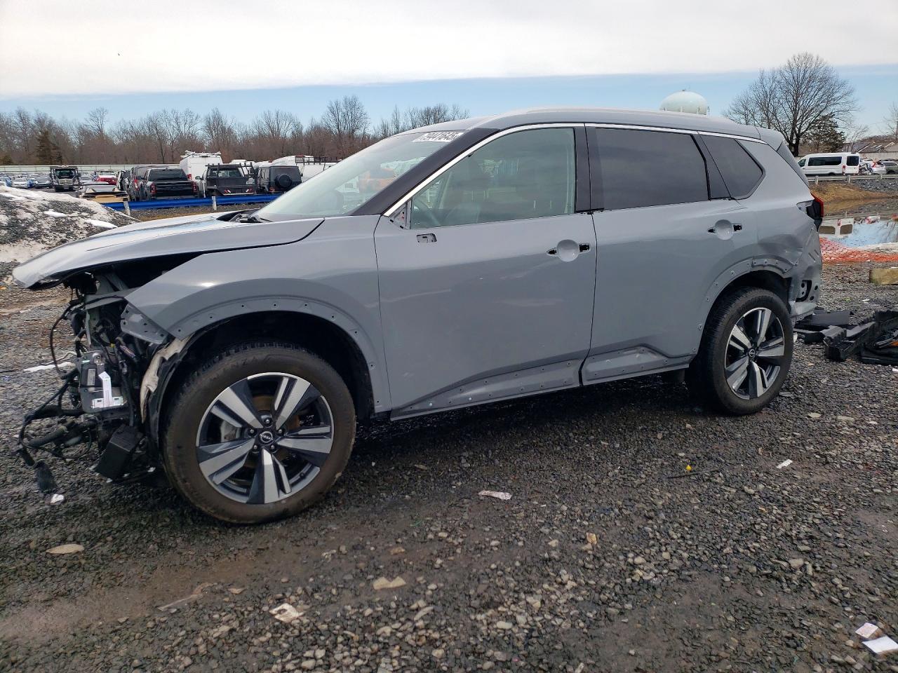Salvage Nissan Rogue Image