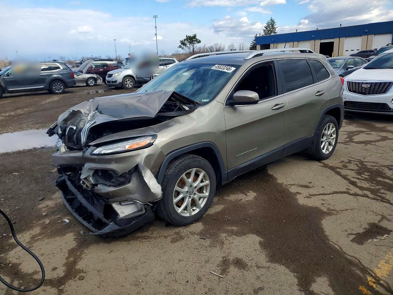 Salvage Jeep Cherokee Image