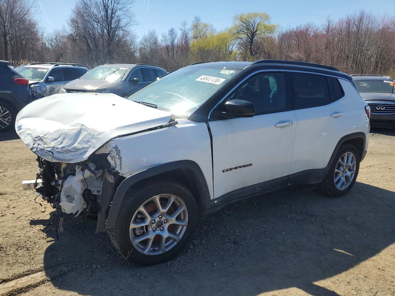 Salvage Jeep Compass Image