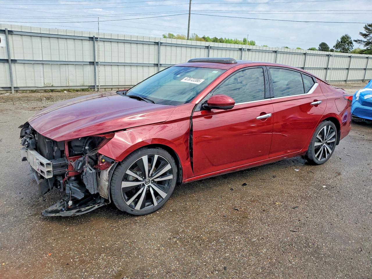Salvage Nissan Altima Image