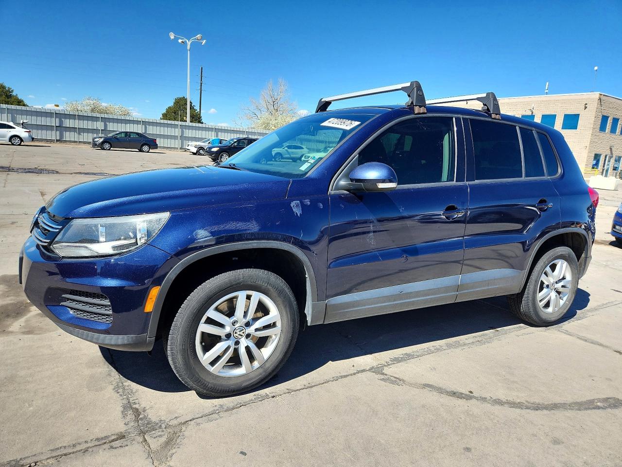 Salvage Volkswagen Tiguan Image
