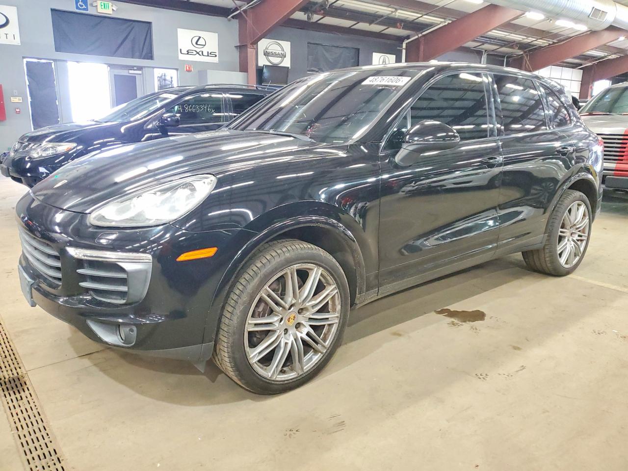 Salvage Porsche Cayenne Image