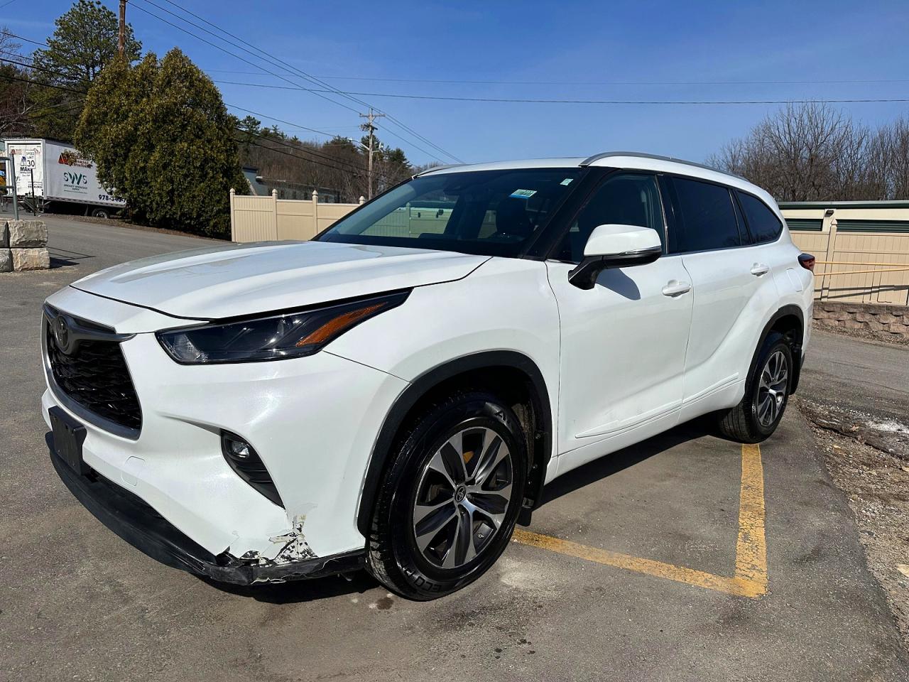 Salvage Toyota Highlander Image