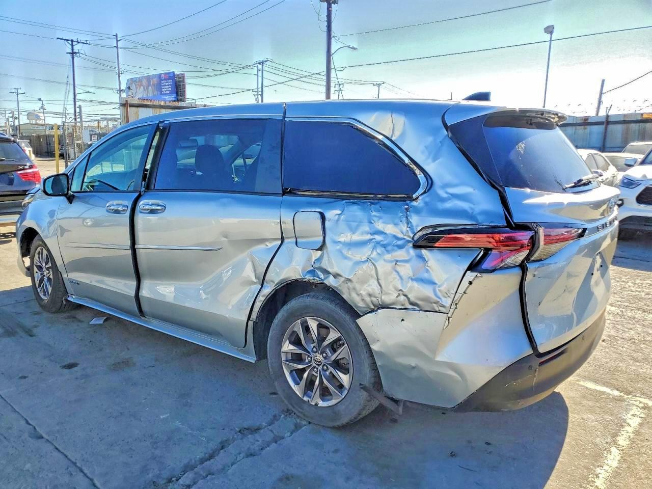 Toyota Sienna Xle 8-passenger