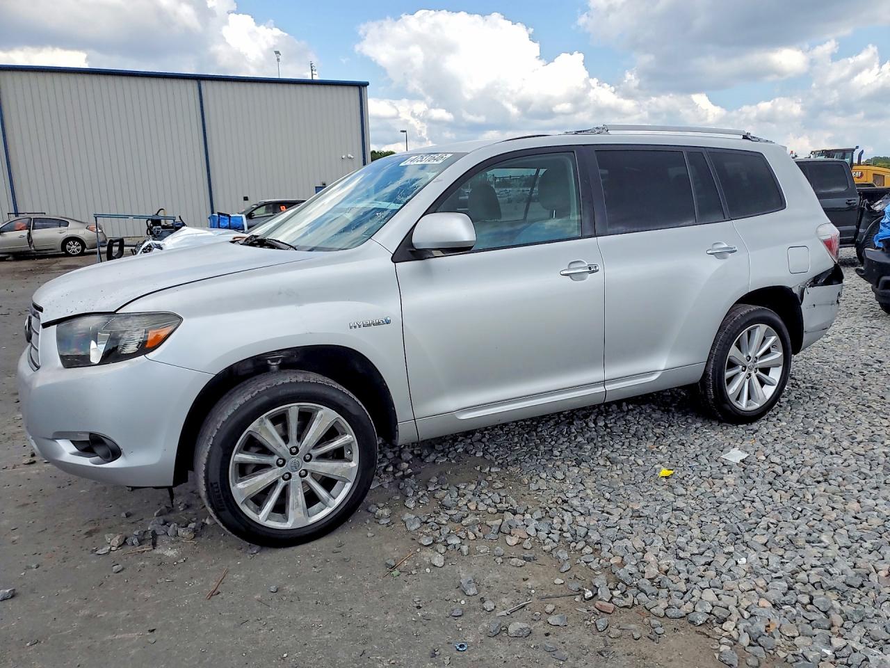 Salvage Toyota Highlander Image