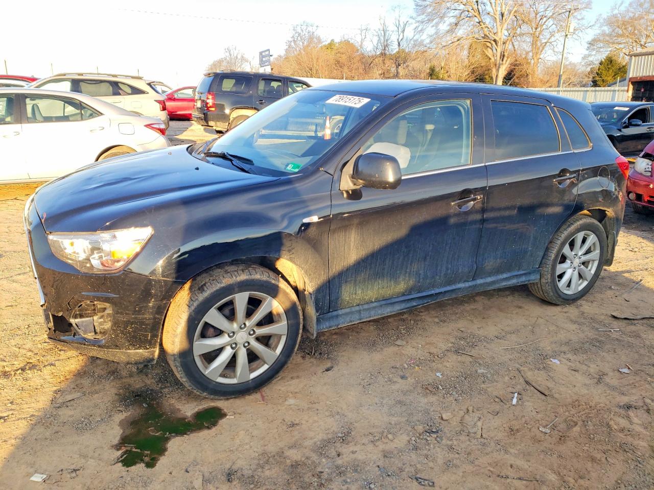 Salvage Mitsubishi Outlander Image