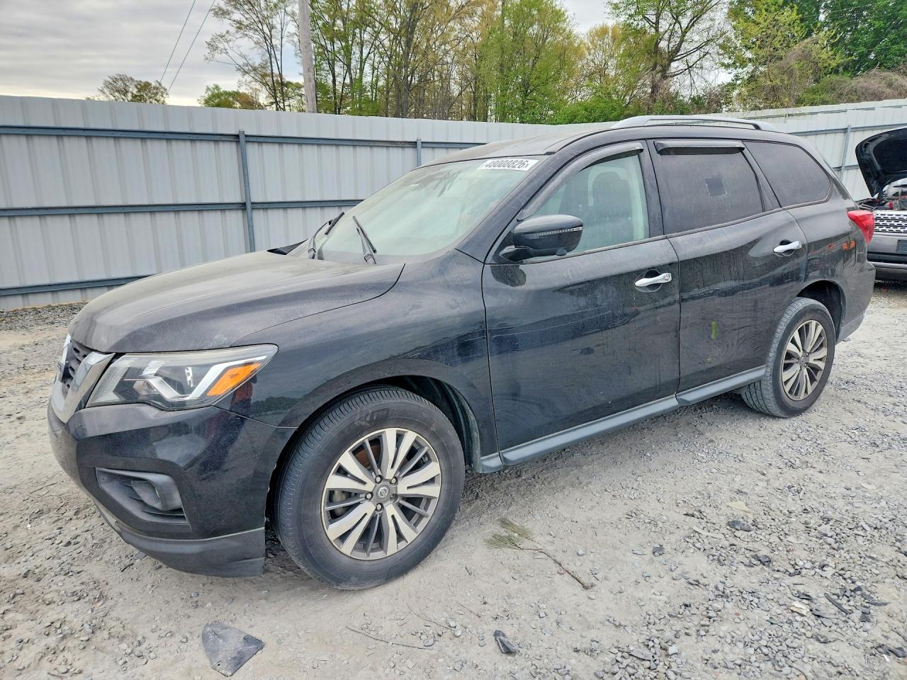 Salvage Nissan Pathfinder Image