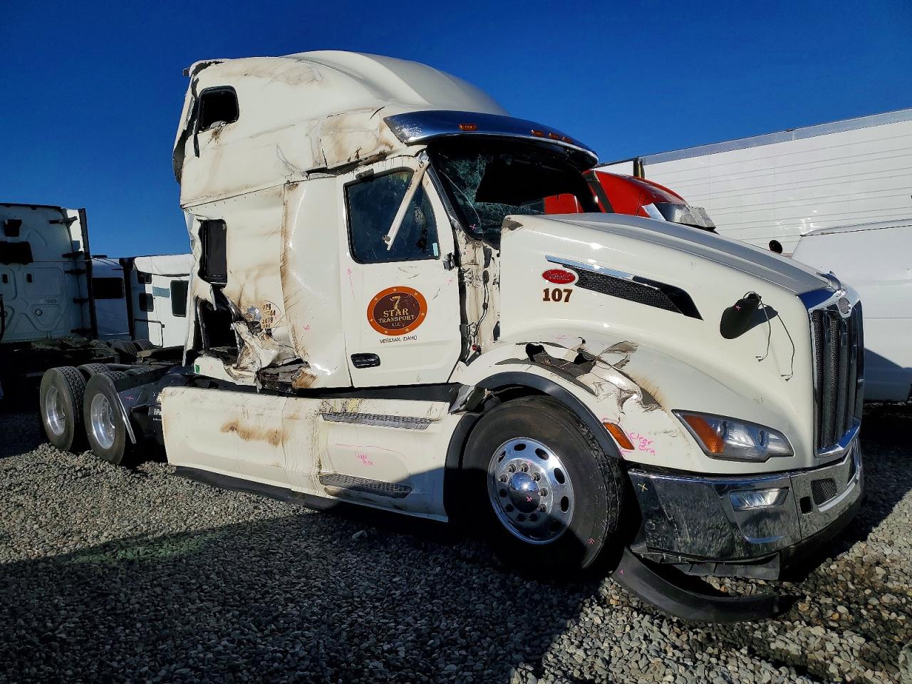 Salvage Peterbilt 579 Image