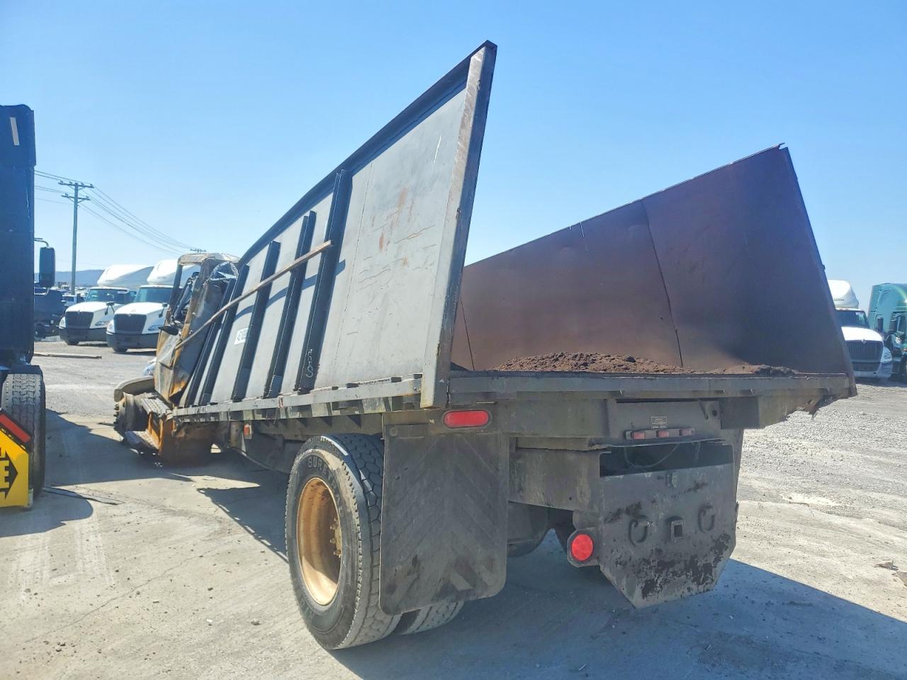 Freigliner Medium Conventional Fl70