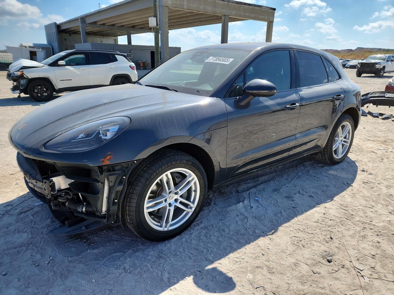 Salvage Porsche Macan Image