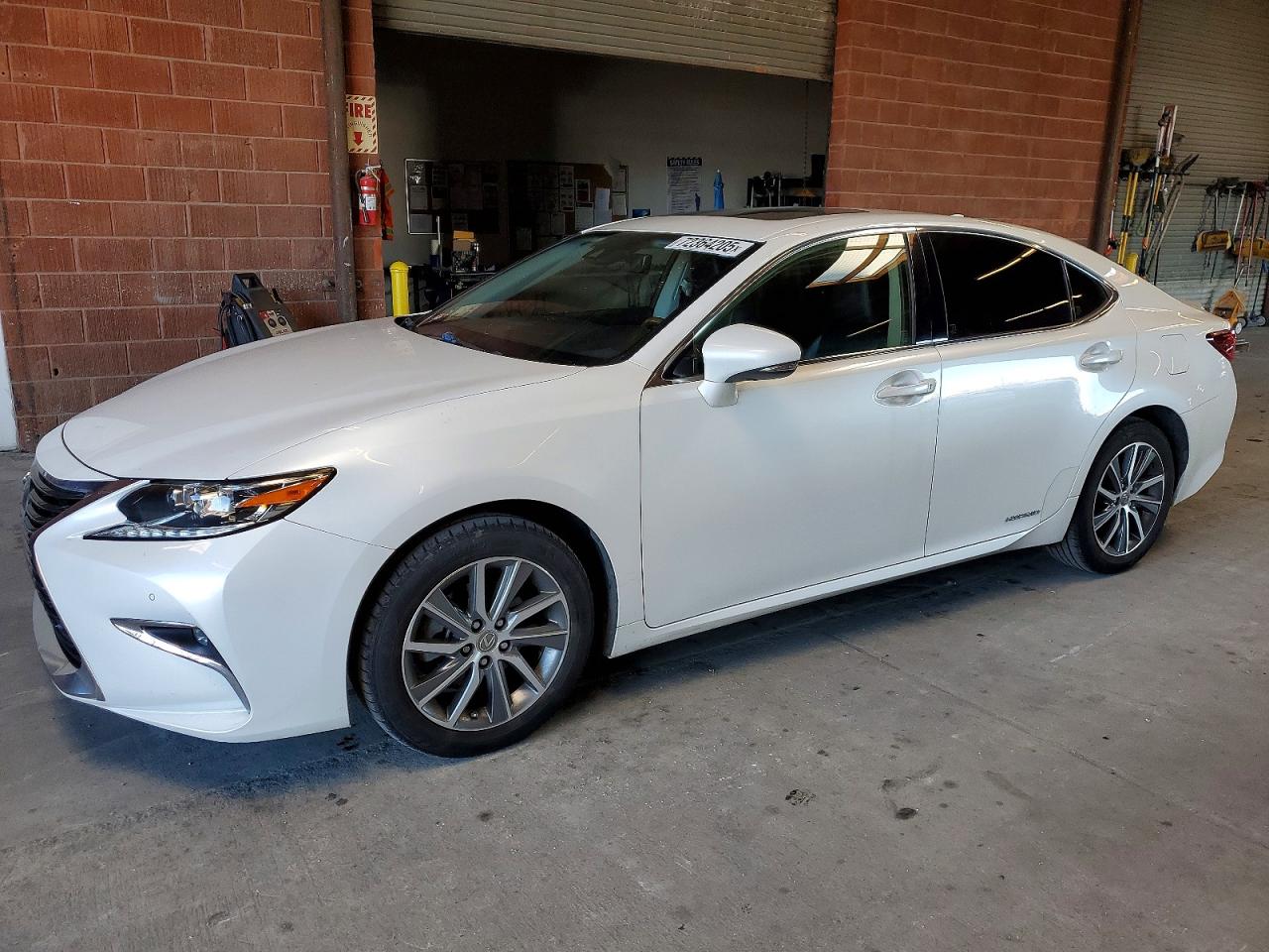 Salvage Lexus Es Image