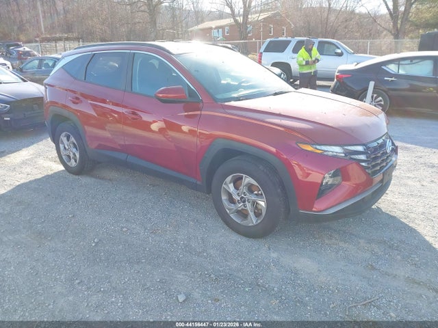 Salvage Hyundai TUCSON Image