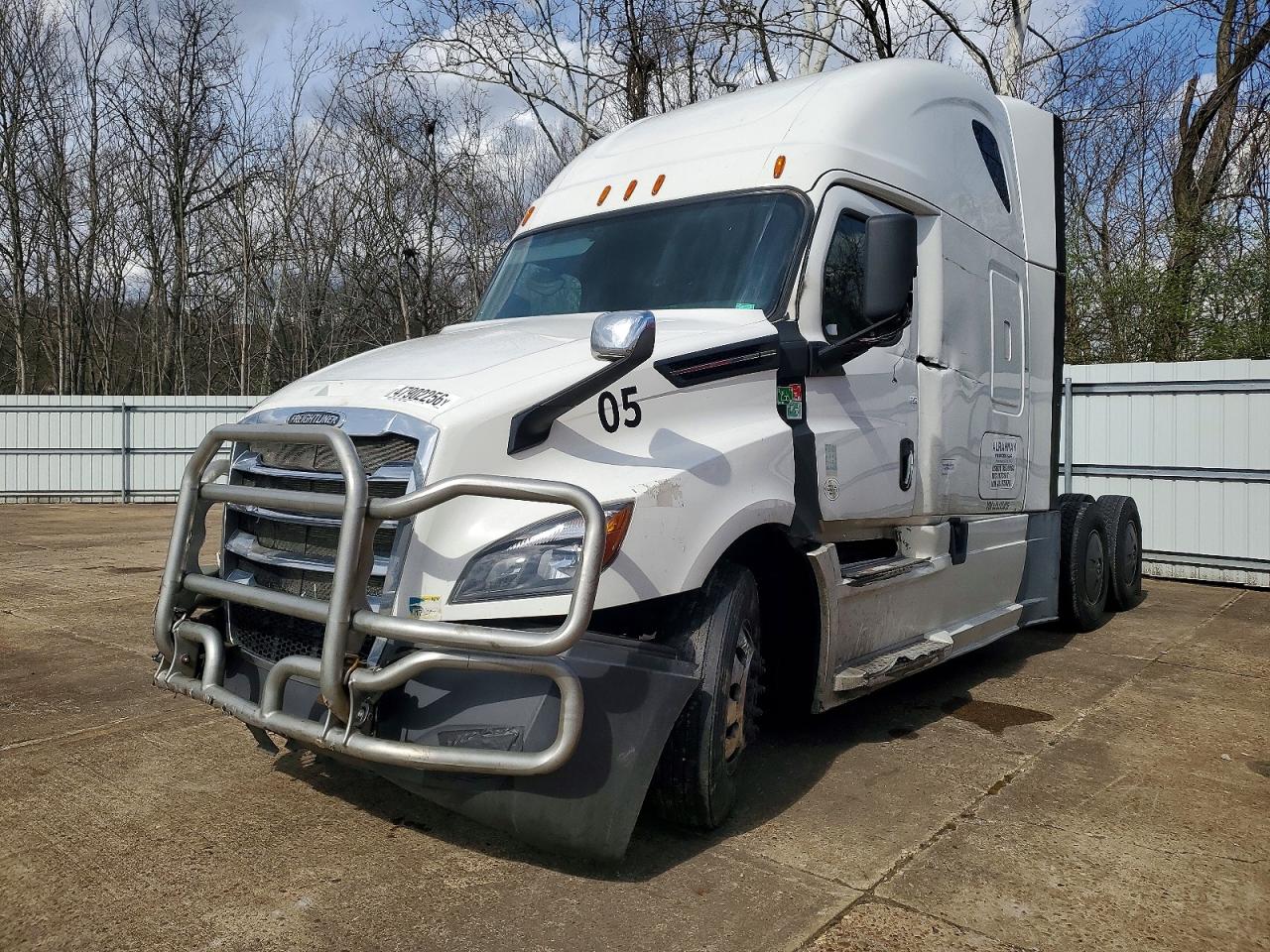 Freigliner Cascadia 126