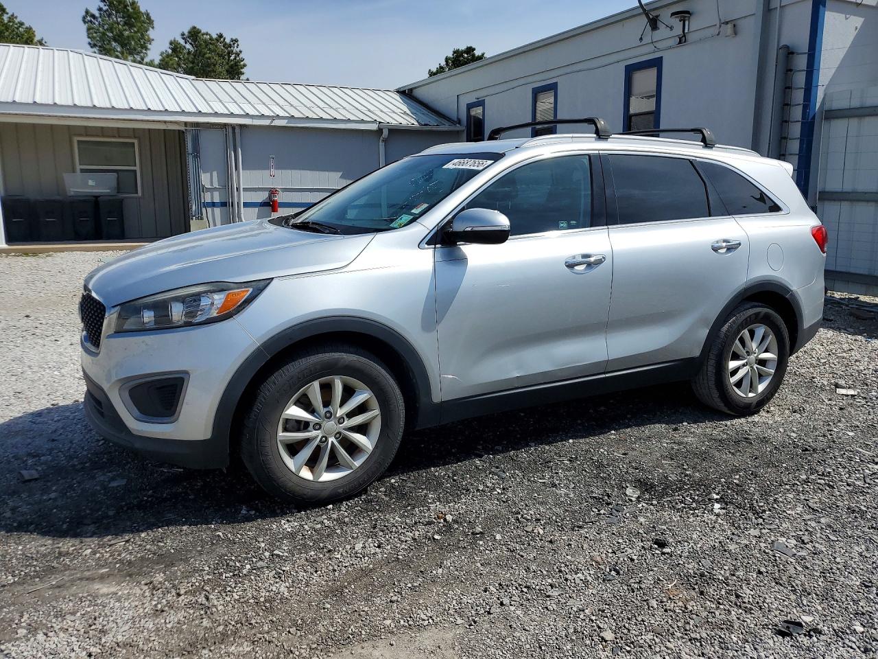 Salvage Kia Sorento Image