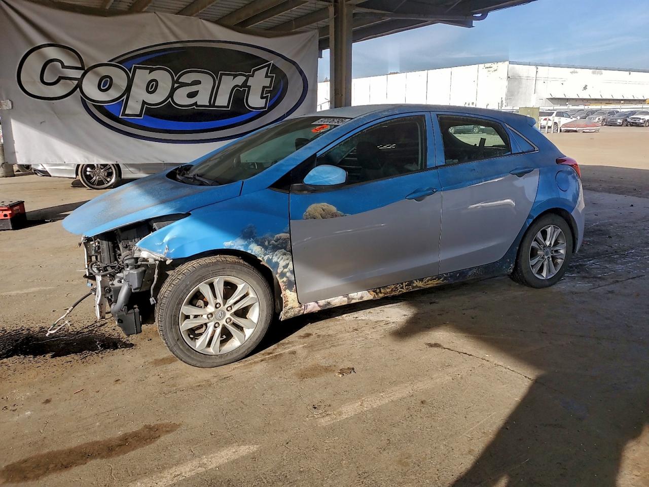 Salvage Hyundai ELANTRA Image