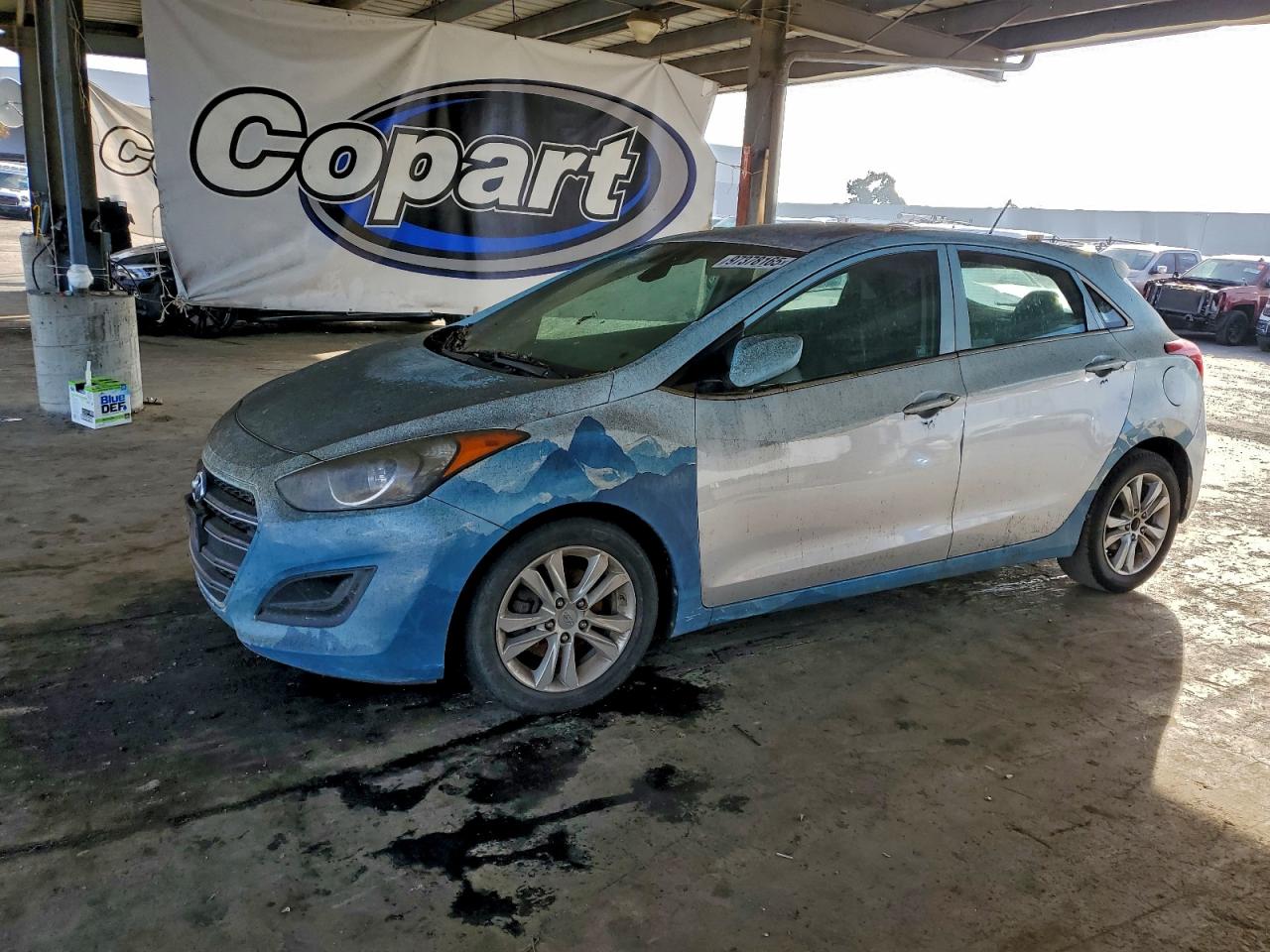 Salvage Hyundai ELANTRA Image