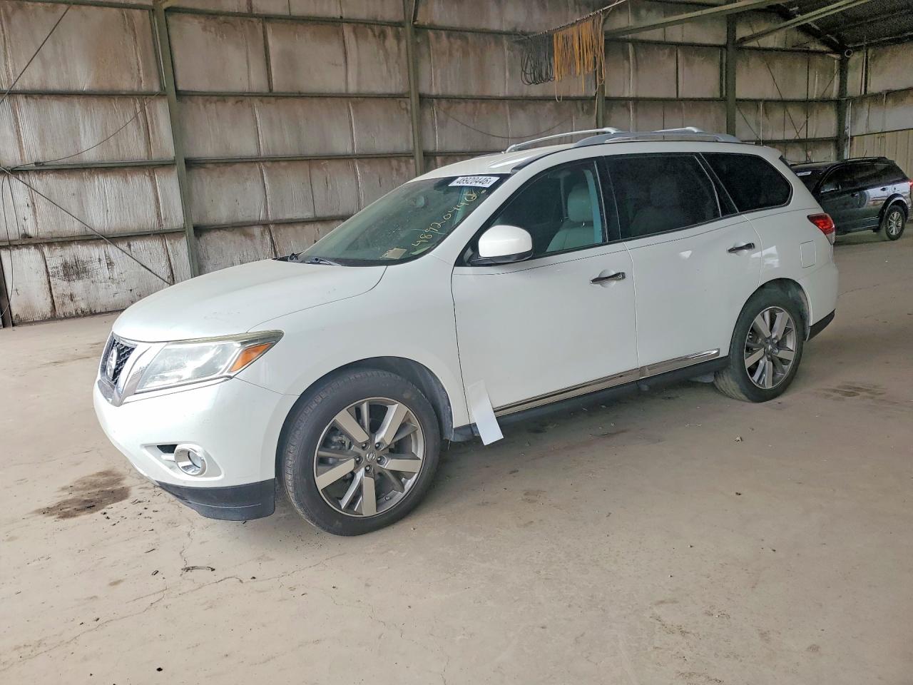 Salvage Nissan Pathfinder Image