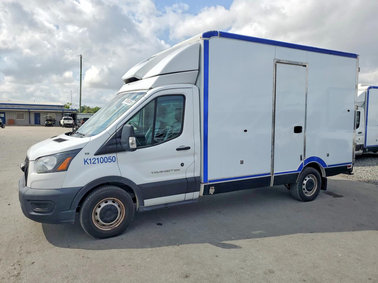 Salvage Ford Transit Image