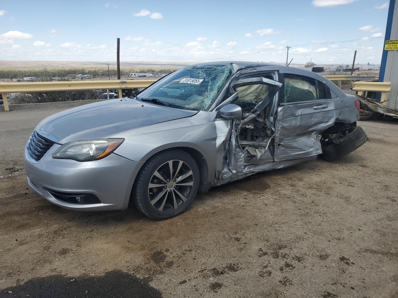 Salvage Chrysler 200 Image
