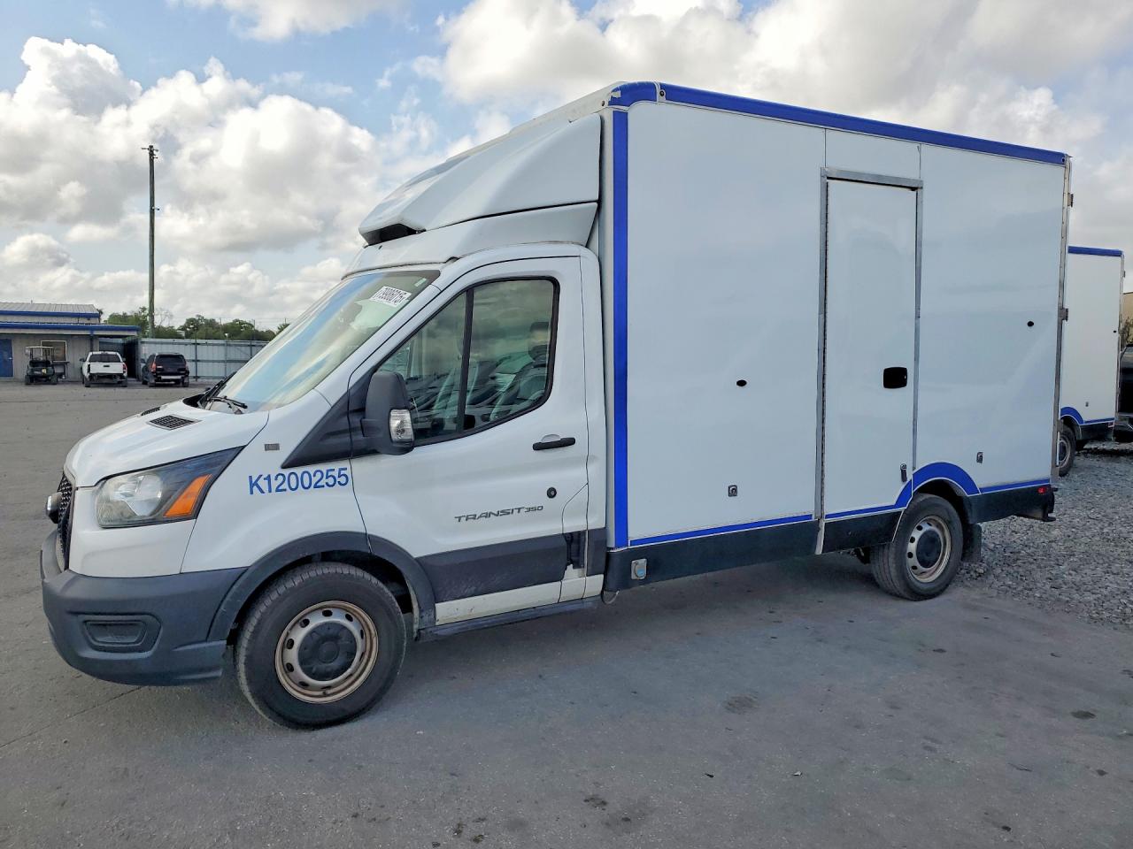 Salvage Ford Transit Image