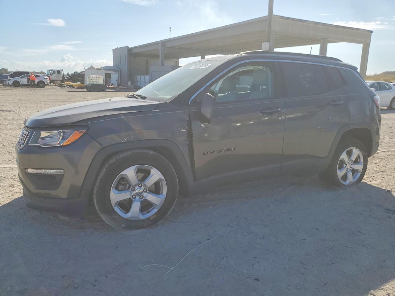 Salvage Jeep Compass Image
