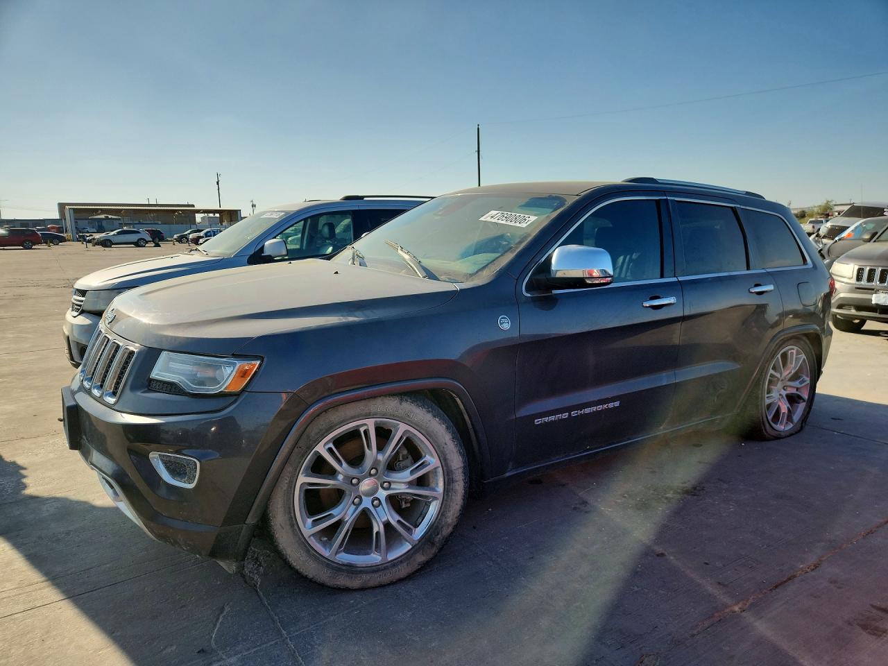 Salvage Jeep Cherokee Image