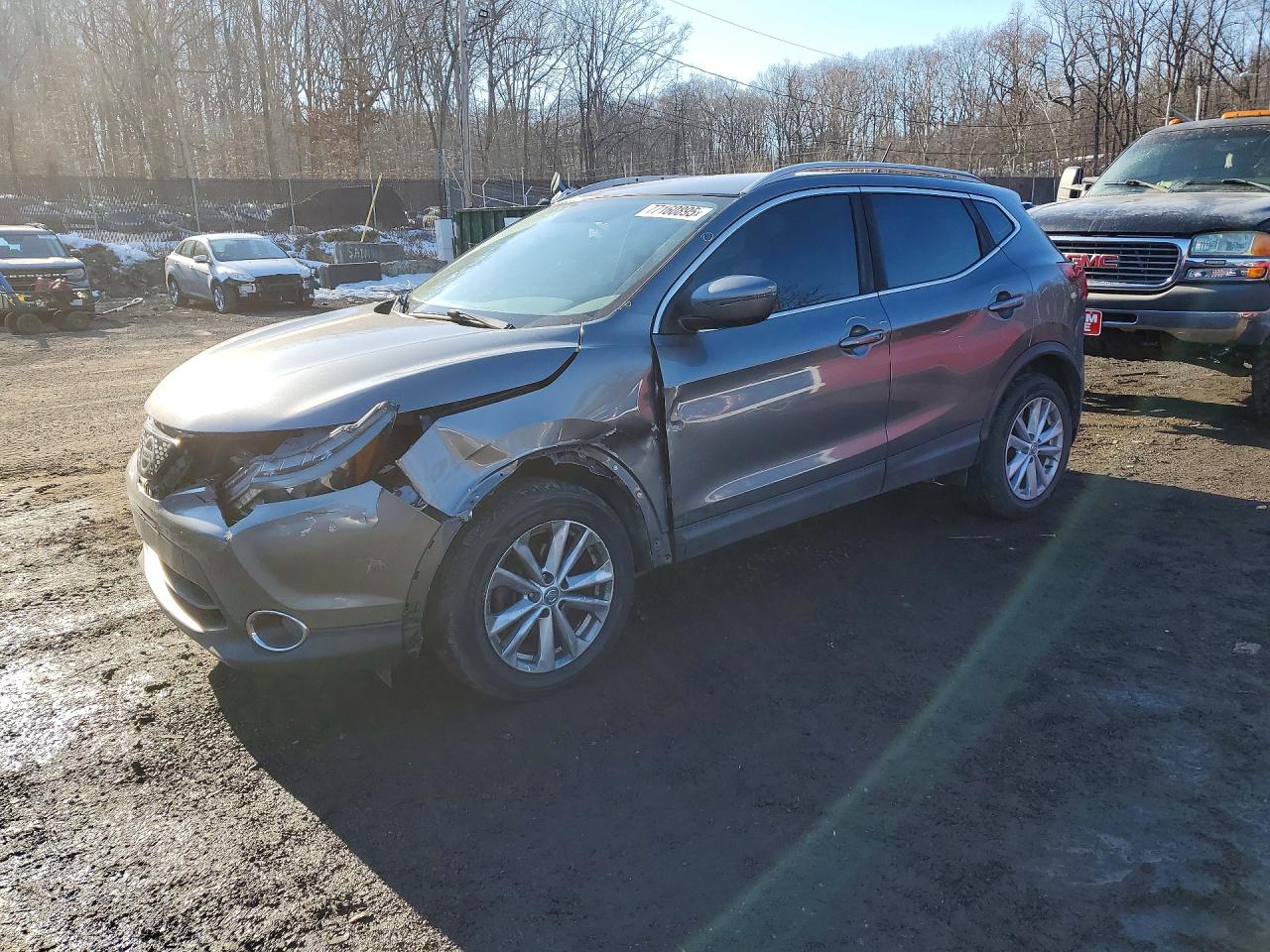 Salvage Nissan Rogue Image