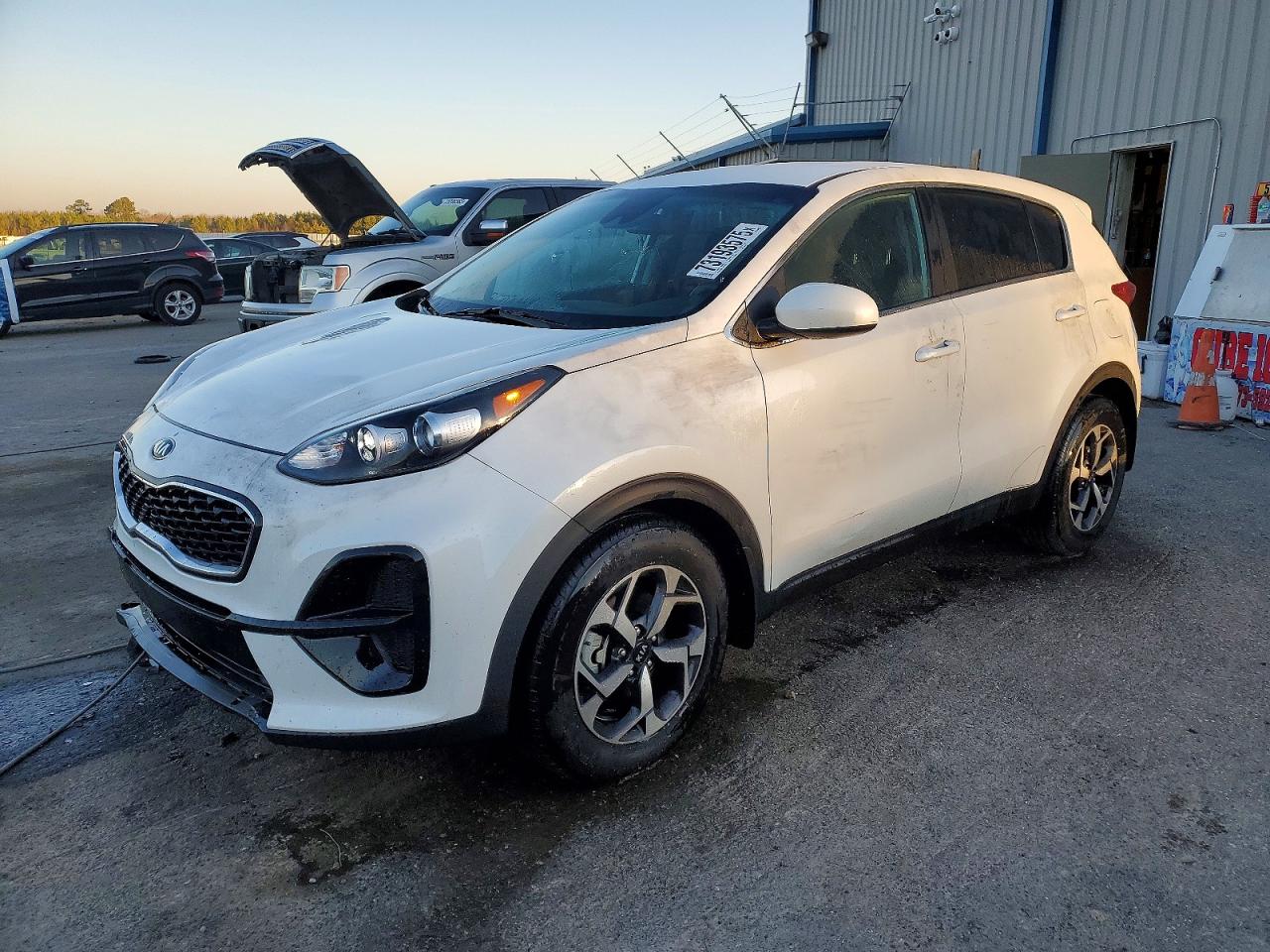 Salvage Kia Sportage Image