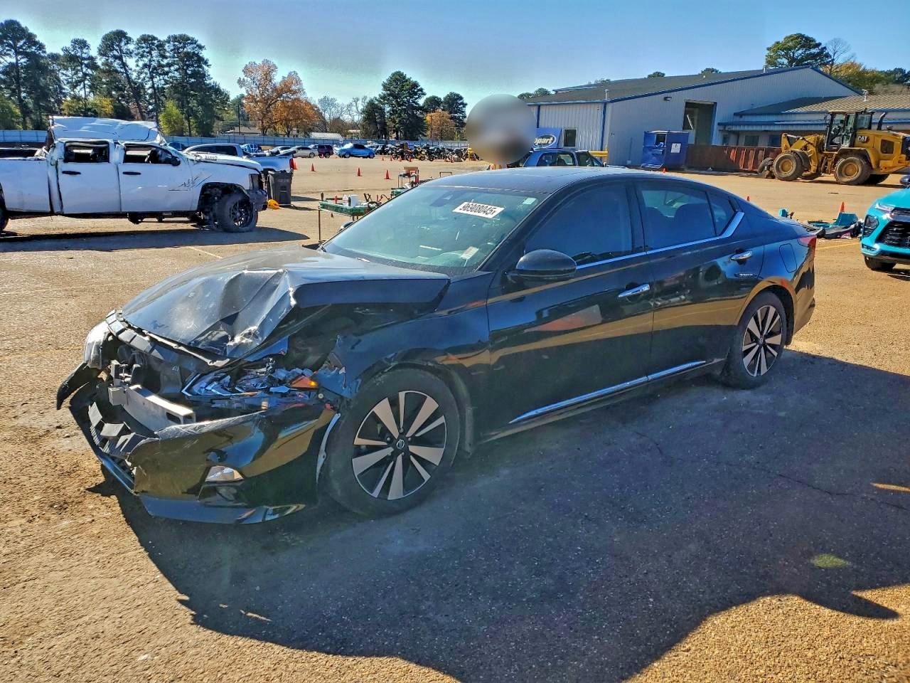 Salvage Nissan Altima Image