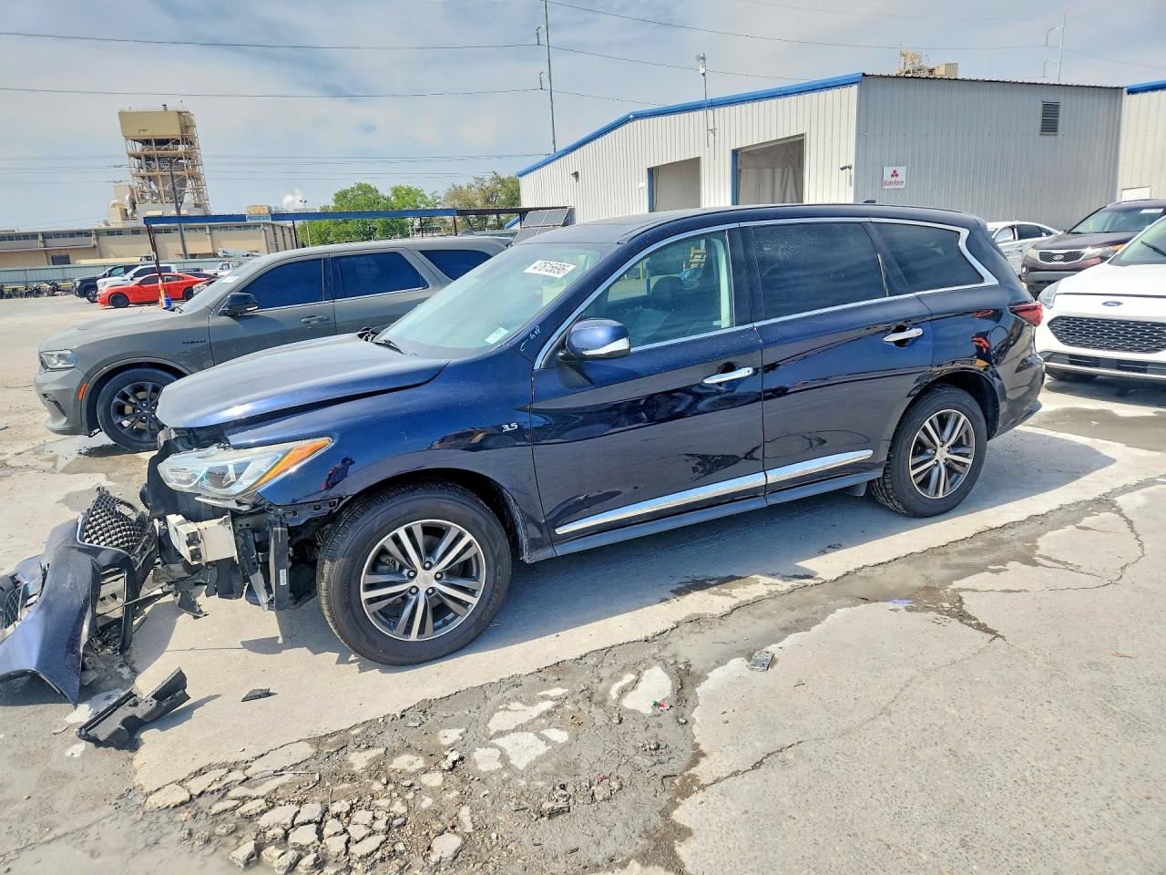 Salvage INFINITI Qx Image