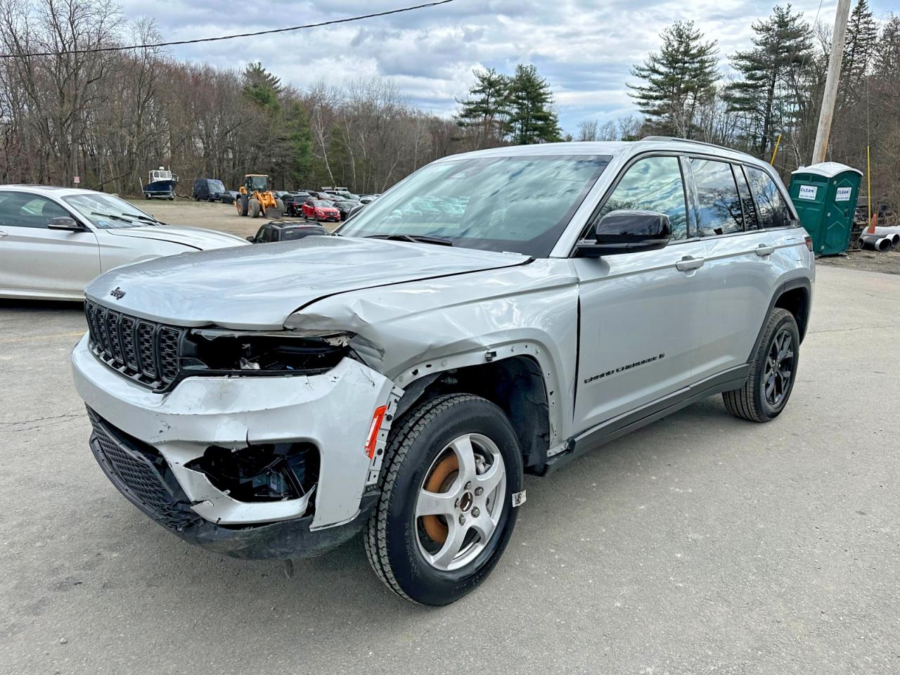 Salvage Jeep Cherokee Image