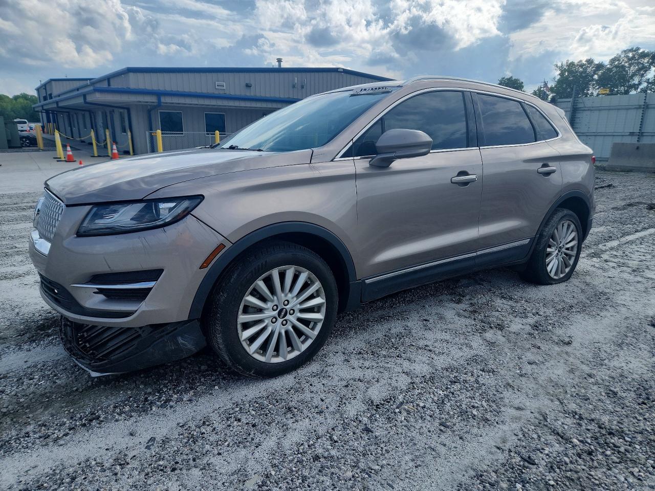 Salvage Lincoln MKZ Image