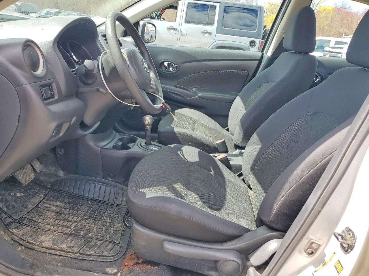 Nissan Versa 1.6 S