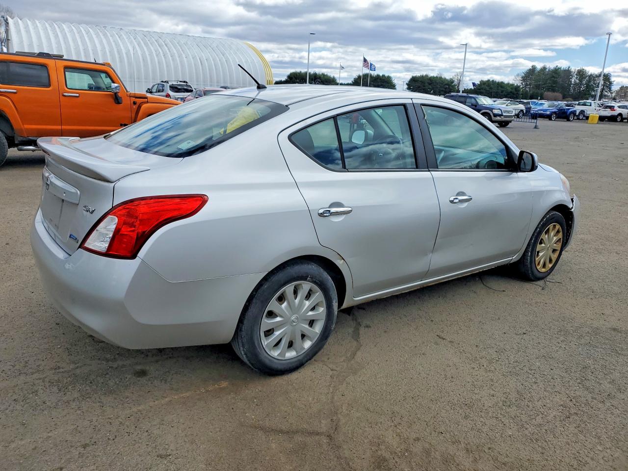 Nissan Versa 1.6 S