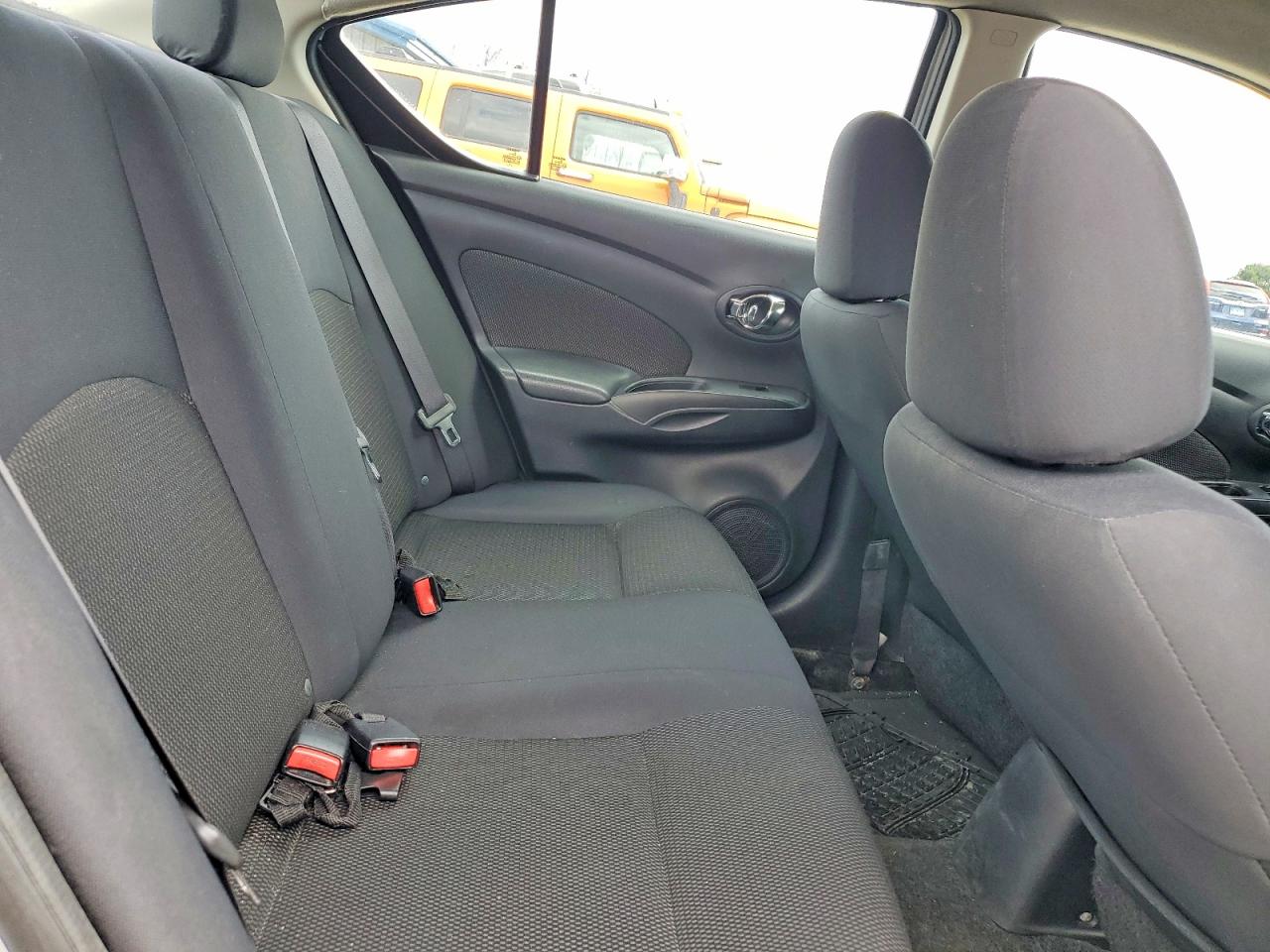 Nissan Versa 1.6 S