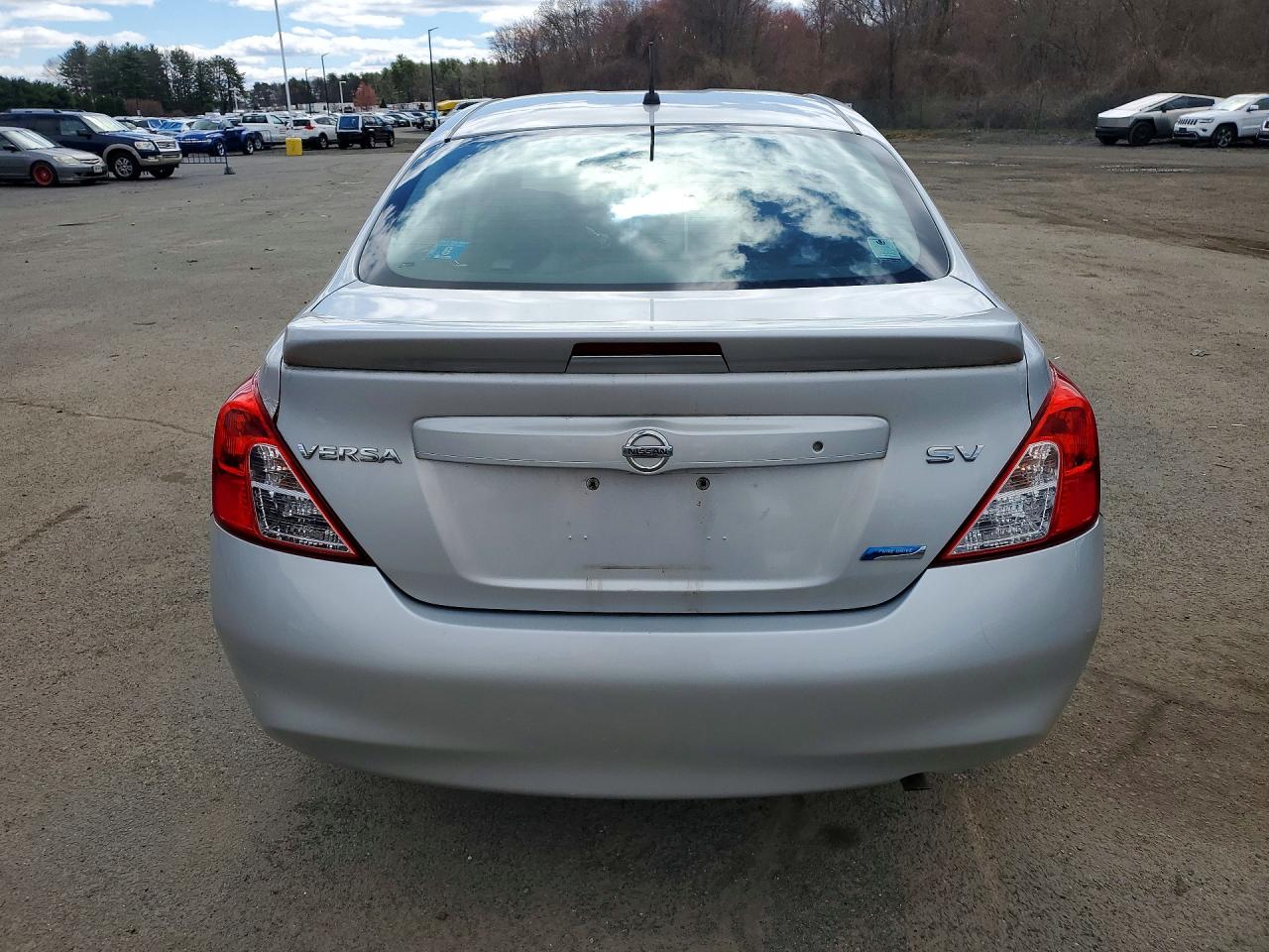 Nissan Versa 1.6 S