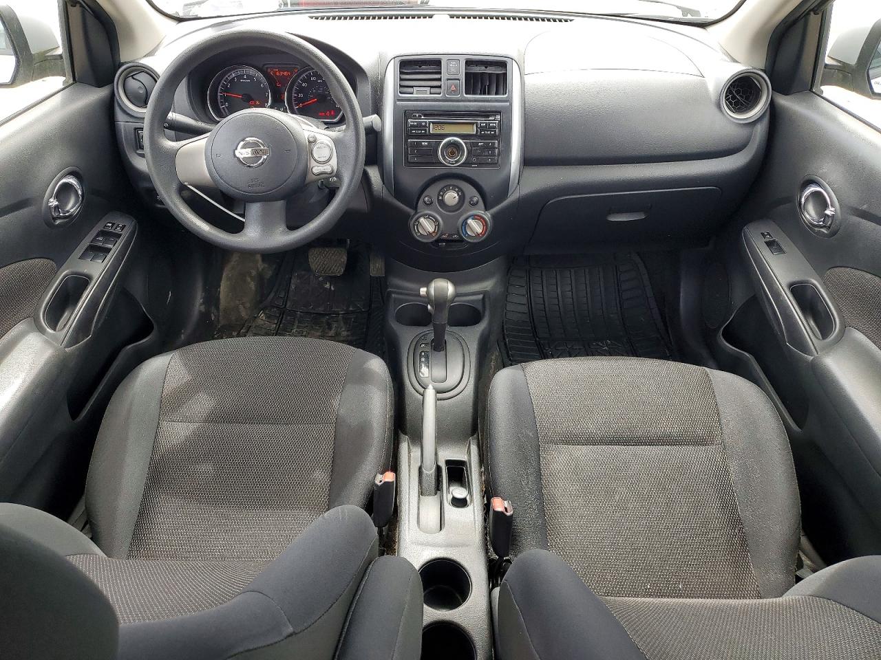 Nissan Versa 1.6 S