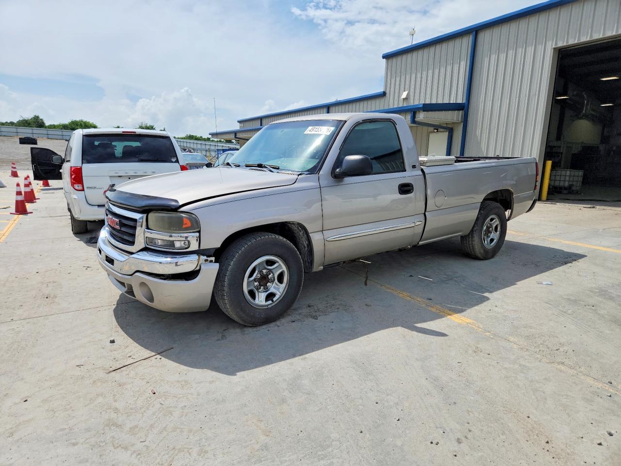 Salvage GMC Sierra Image