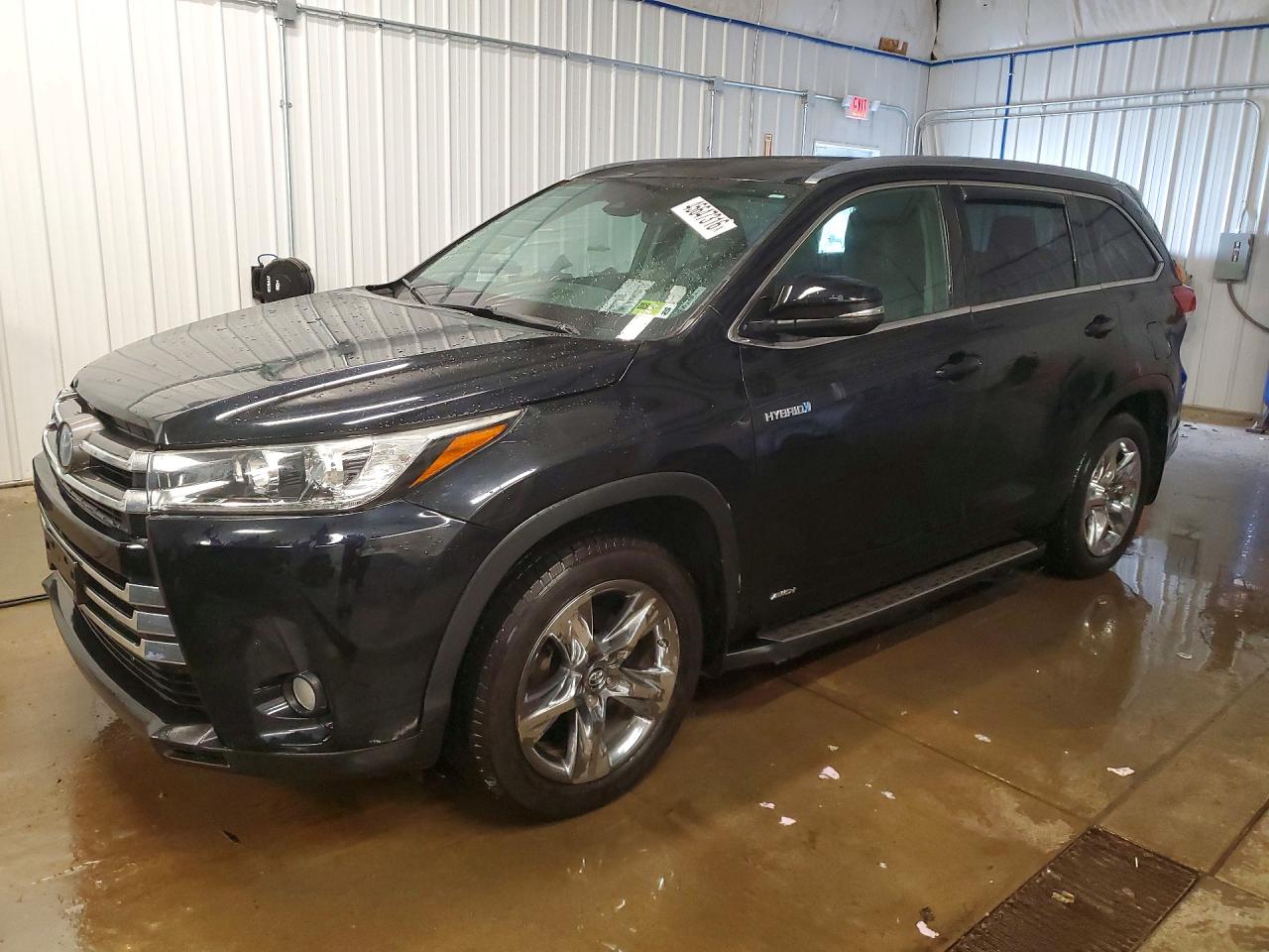 Salvage Toyota Highlander Image