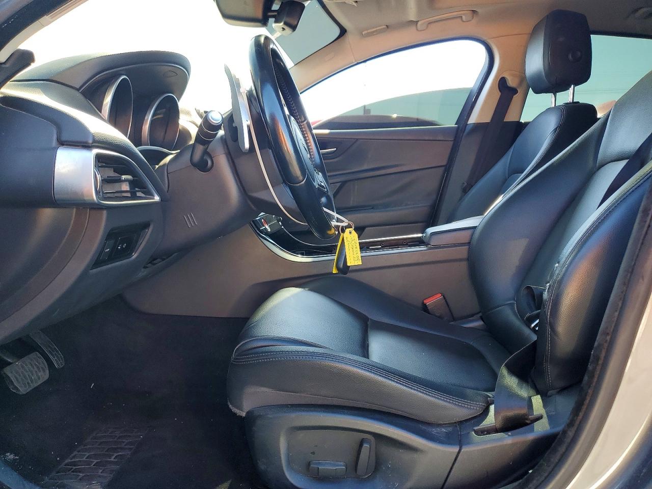 Jaguar XE Premium