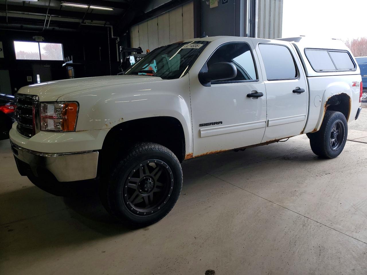 Salvage GMC Sierra Image