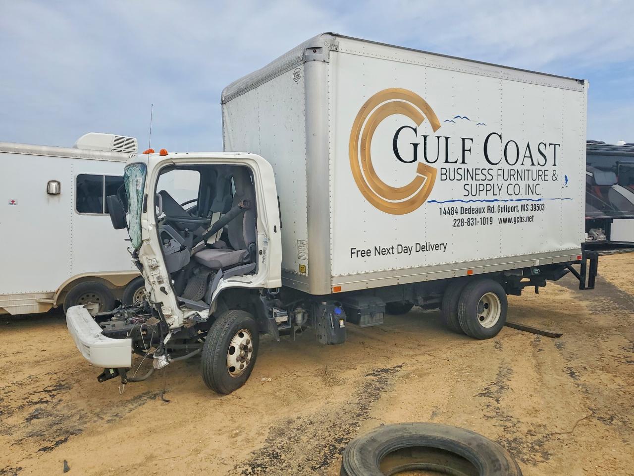 Salvage Isuzu Npr Image