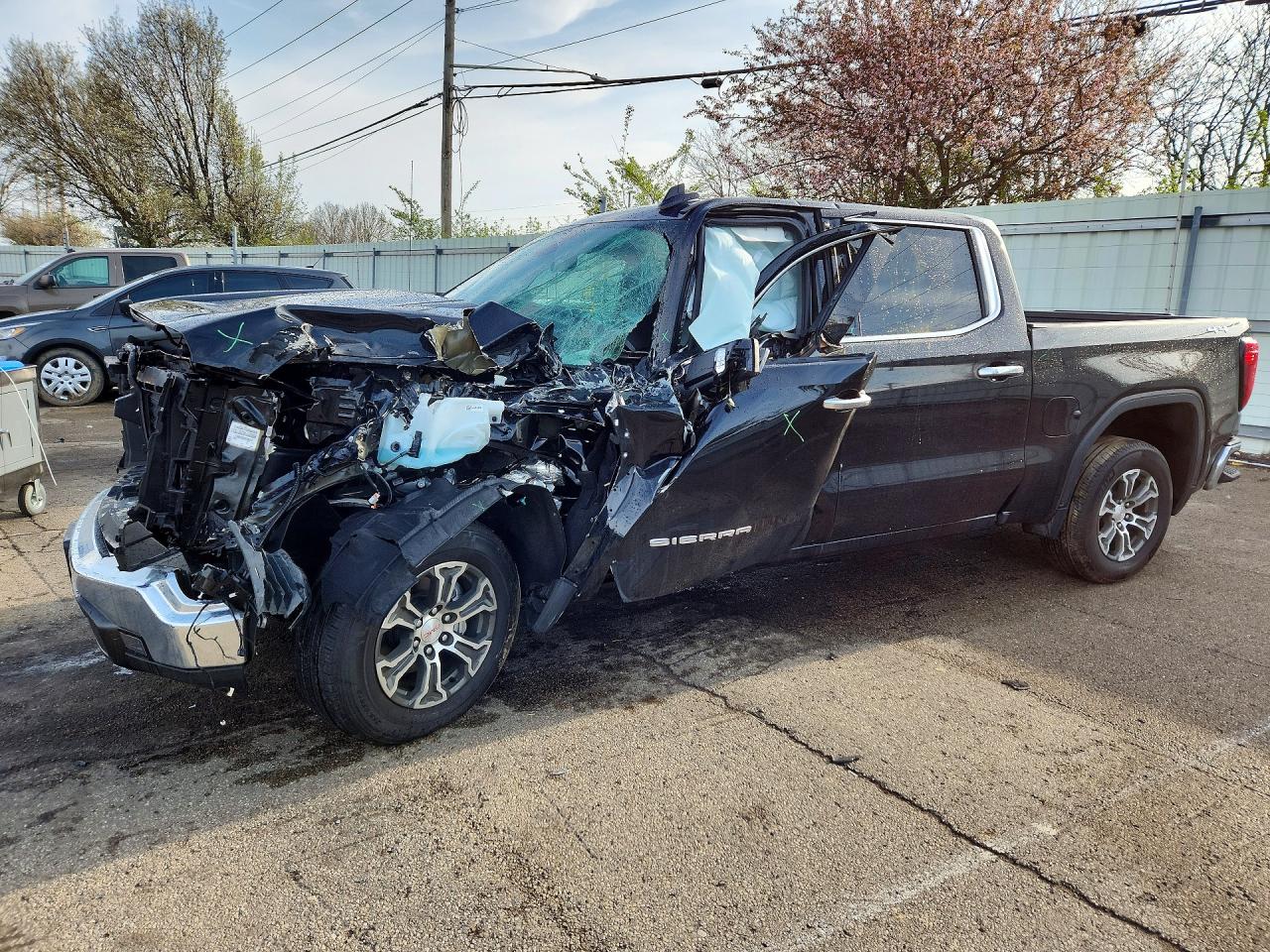 Salvage GMC Sierra Image