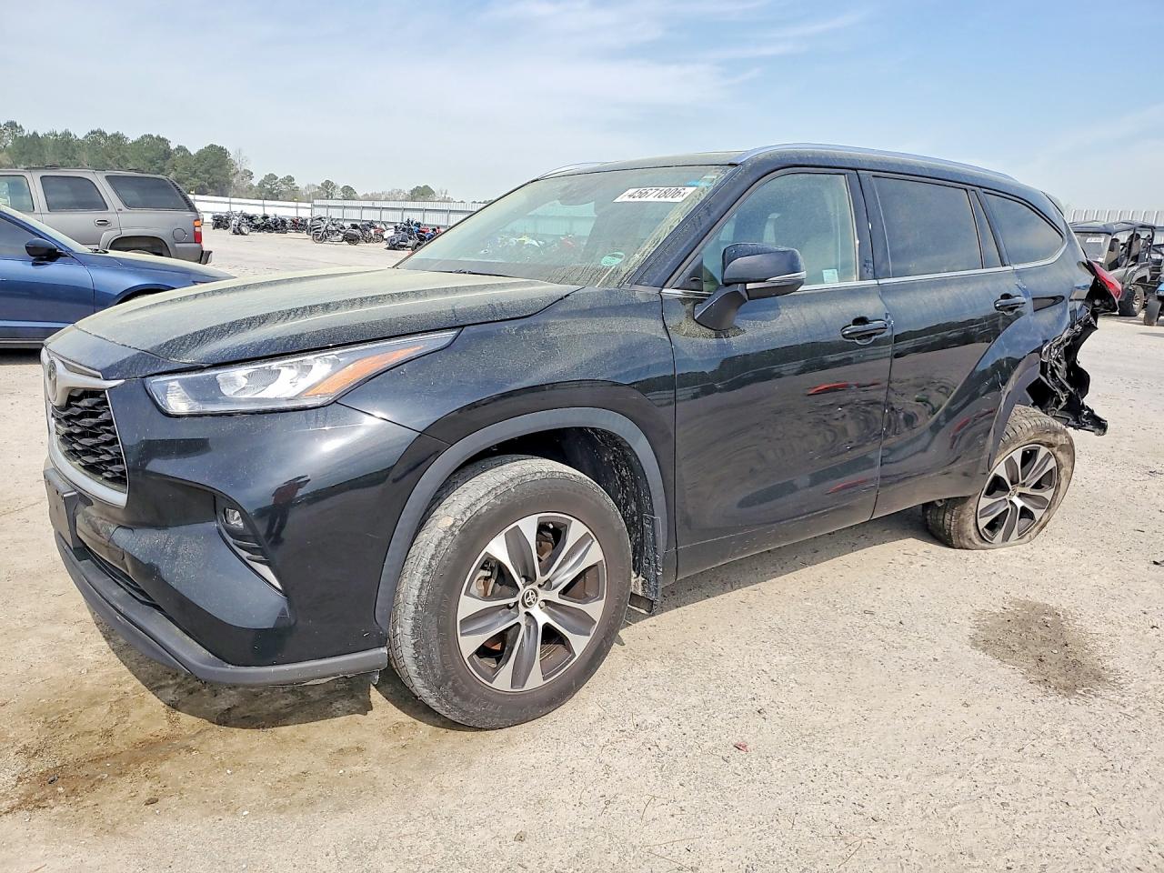 Salvage Toyota Highlander Image