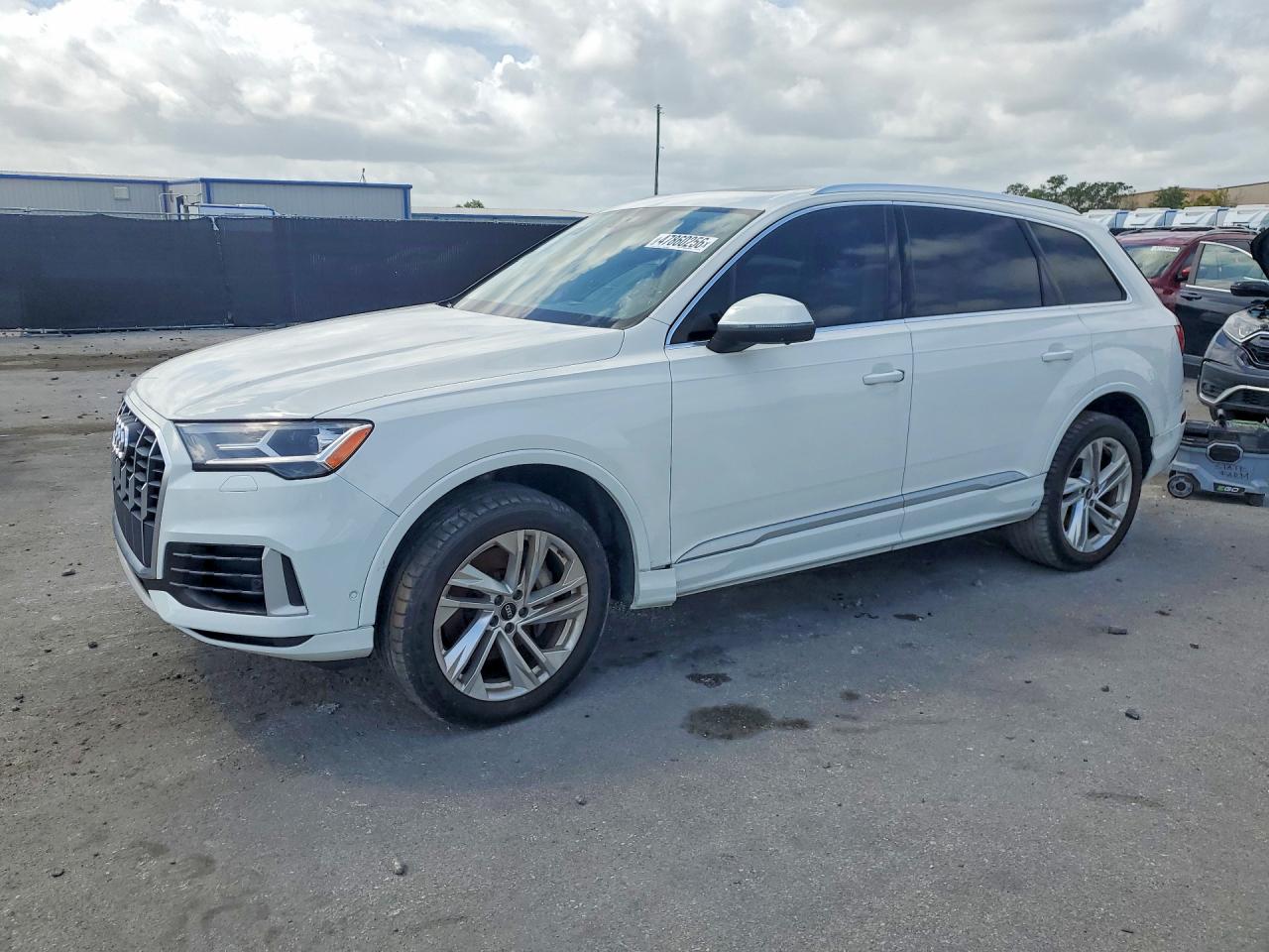 Salvage Audi Q7 Image
