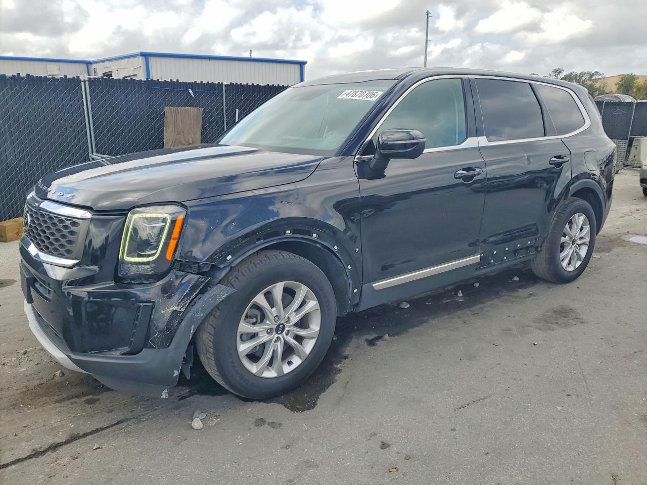 Salvage Kia Telluride Image